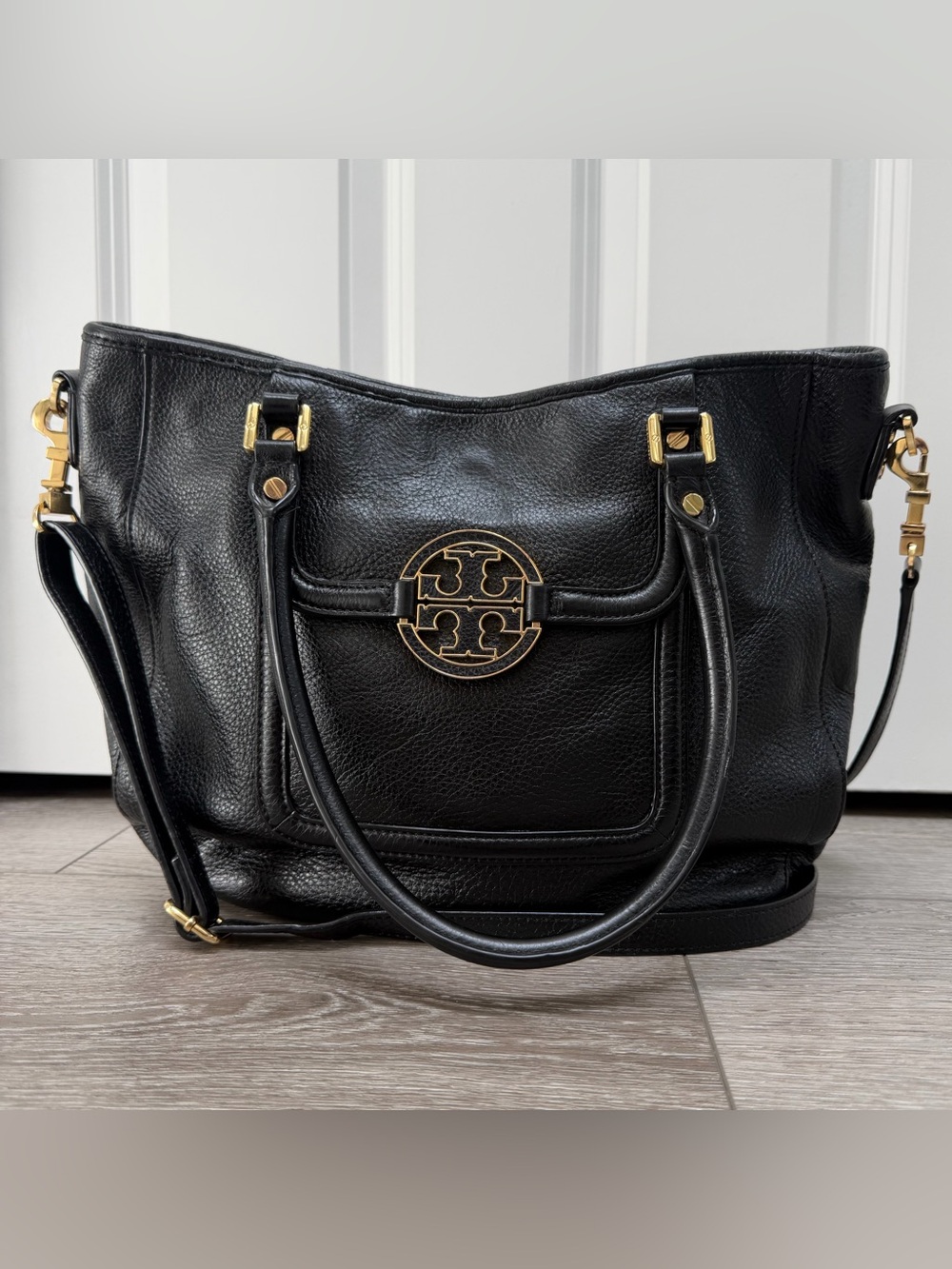TORY BURCH AMANDA CLASSIC HOBO SATCHEL CROSSBODY HANDBAG BLACK PEBBLED LEATHER